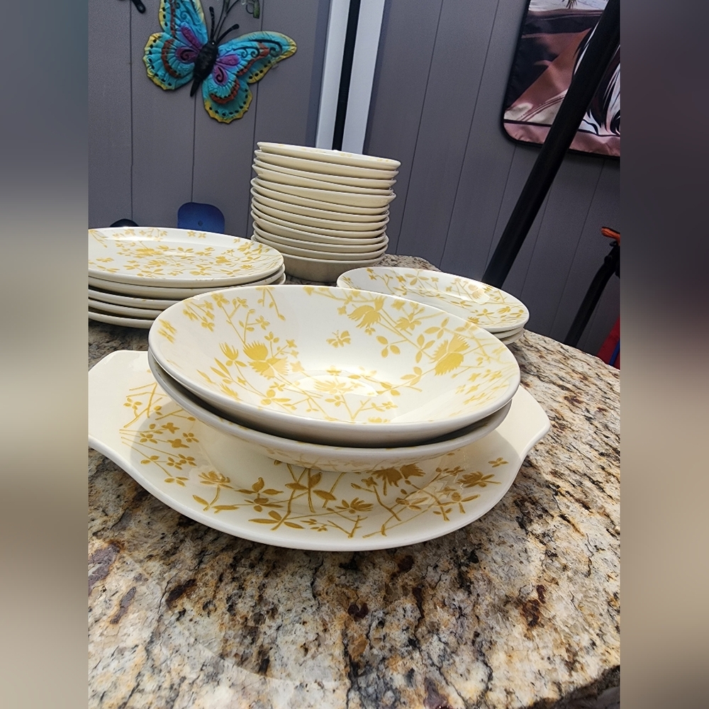 Sheffield Ironstone 1970s Golden Meadows Dinnerware Set - Picture 7 of 12